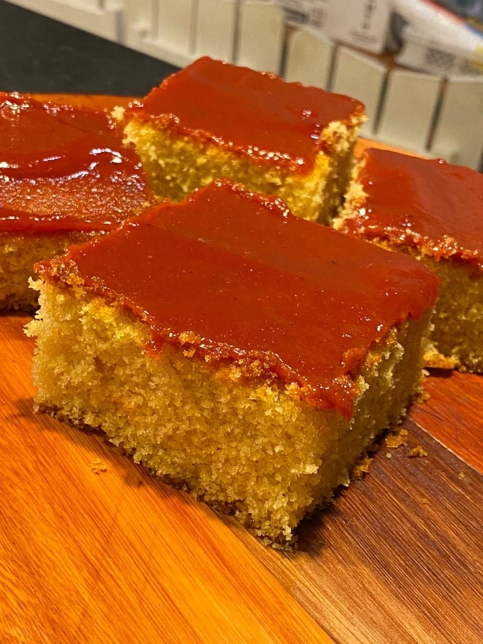 Bolo de Fubá com goiabada