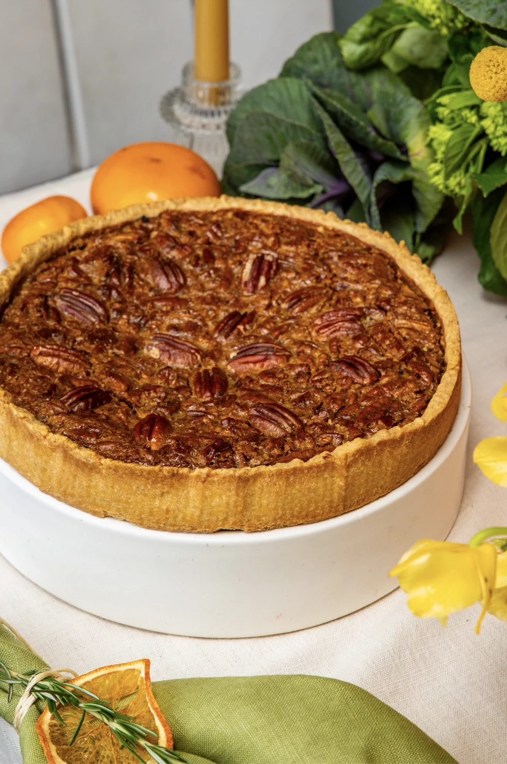 Torta de nozes pecan com creme inglês