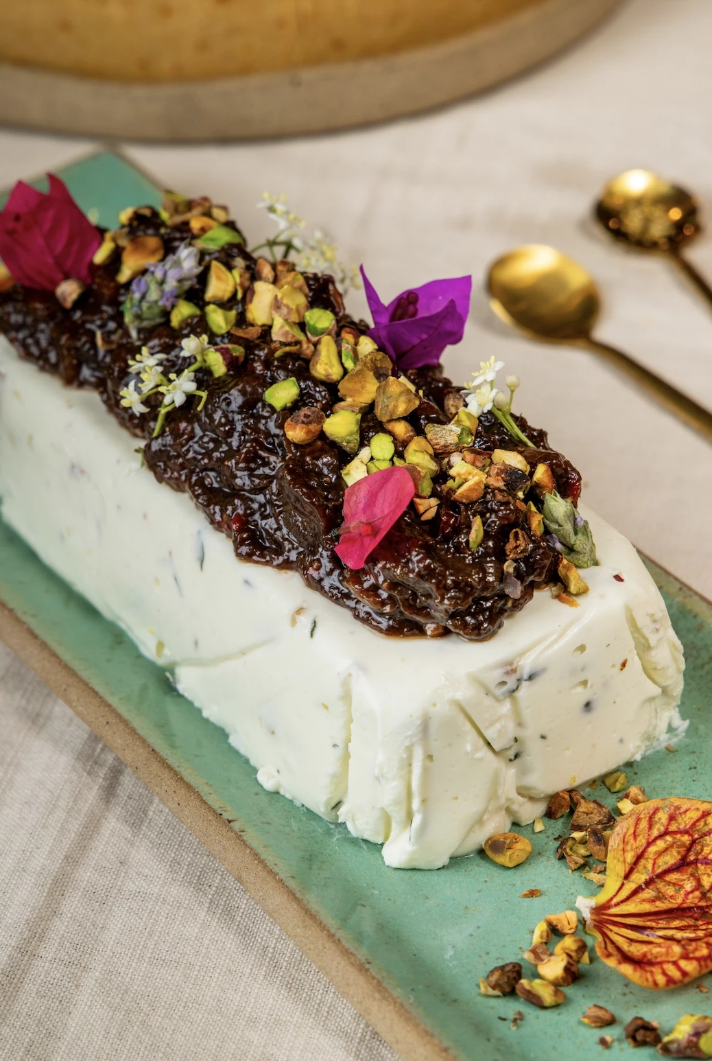 Terrine da Chef, de queijo de cabra, chutney de figo e pistache