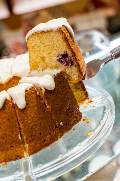 Bolo de Limão Siciliano e Mirtilos.