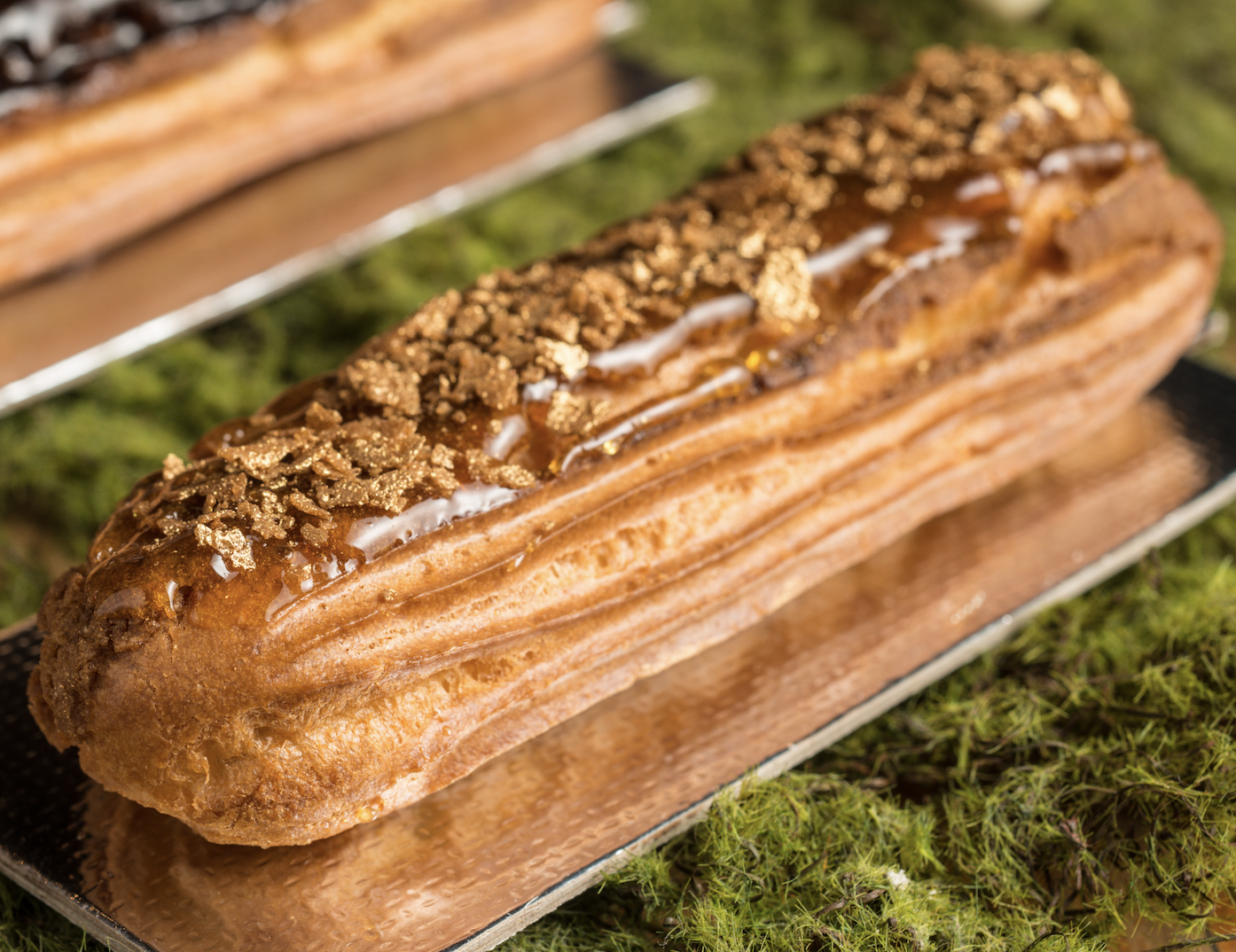 Éclair de baunilha com crocante de caramelo.