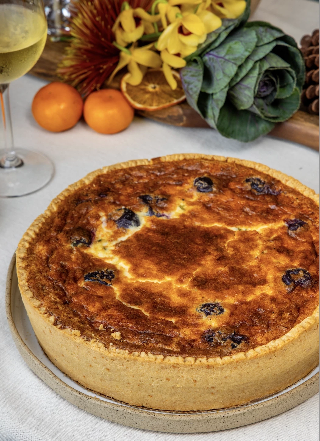Quiche de bacalhau com cebola assada e azeitona preta portuguesa